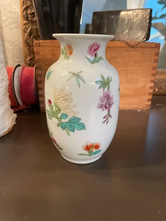 Chinese Vintage Vase Flower & Butterfly Design 1970s Ceramic - Picture 5 of 6